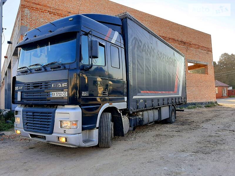 Грузовой фургон DAF XF 95 1999 в Киеве