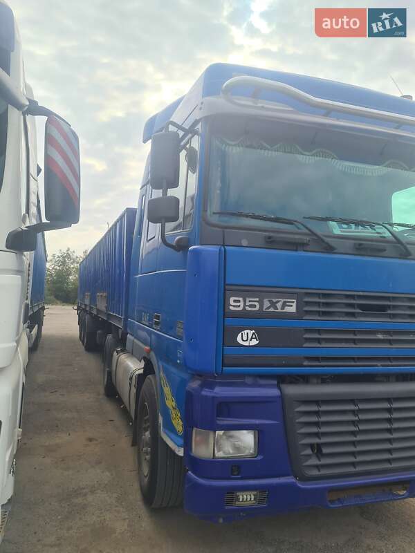 Контейнеровоз DAF XF 95 2002 в Благовещенском