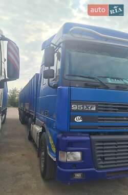 Контейнеровоз DAF XF 95 2002 в 