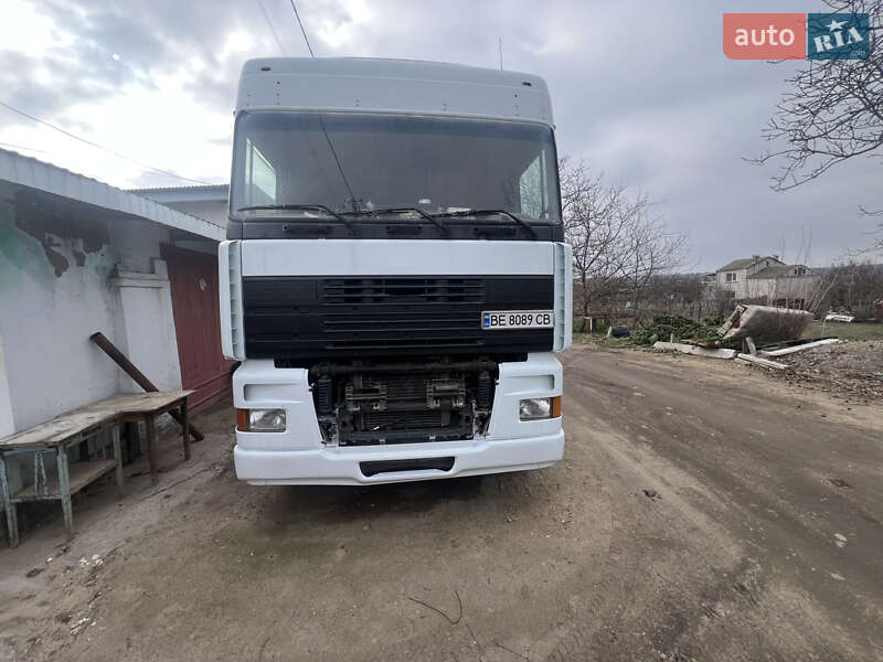 Тягач DAF XF 95 2000 в 