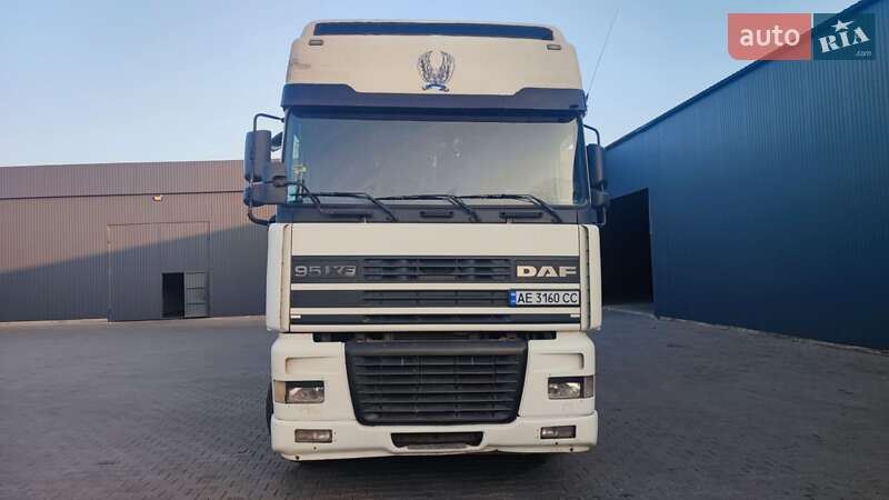 Вантажний фургон DAF XF 95 1999 в Дніпрі