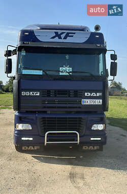 Самосвал DAF XF 95 2000 в 