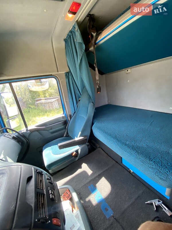 Грузовой фургон DAF XF 95 2004 в Рокитном