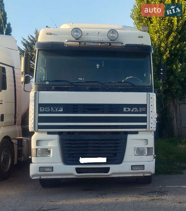 Тягач DAF XF 95 2002 в 