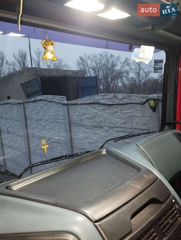 Вантажний фургон DAF XF 95 2006 в Кременчуці