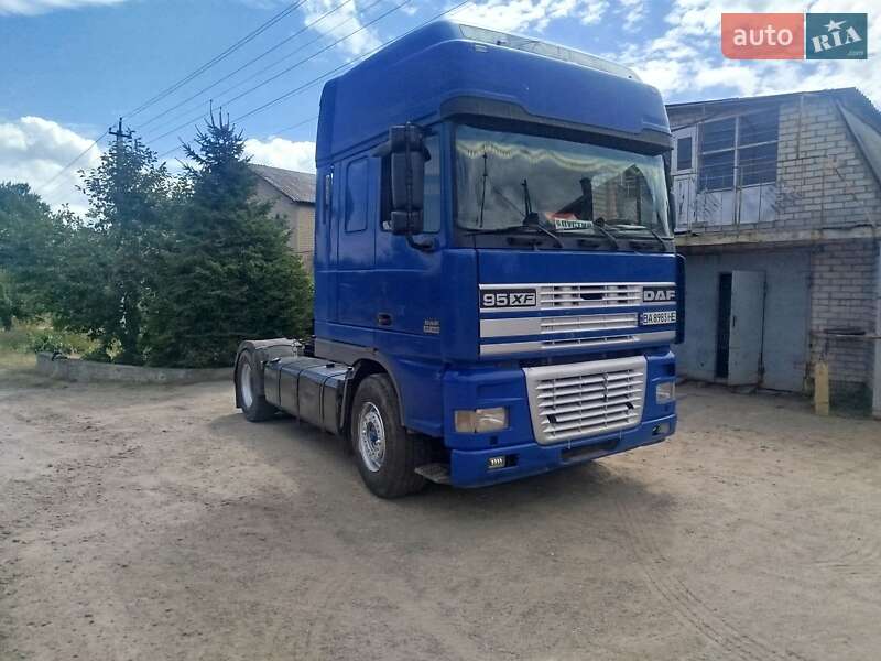 Тягач DAF XF 95 1998 в Олександрії