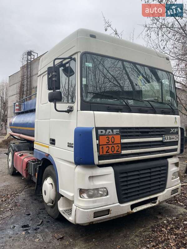 Бензовоз DAF XF 95 2003 в Киеве