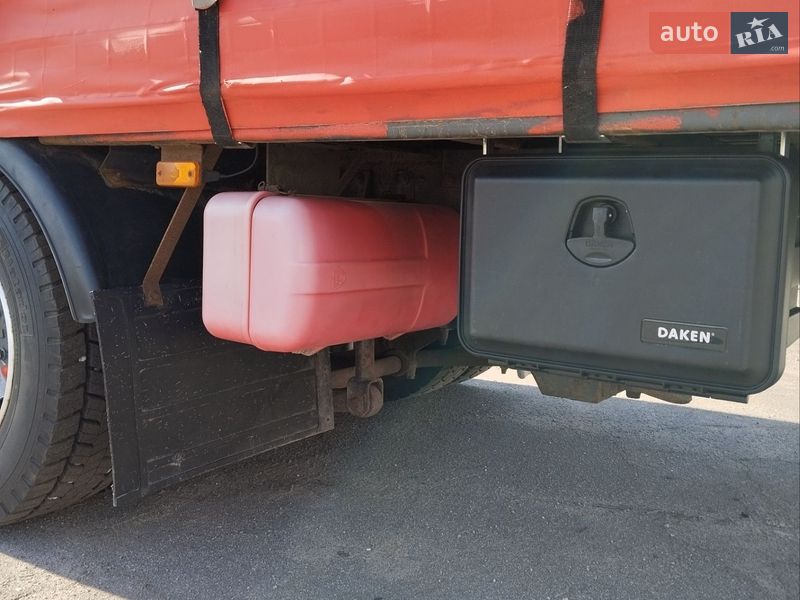 Вантажний фургон DAF XF 95 2006 в Кременчуці