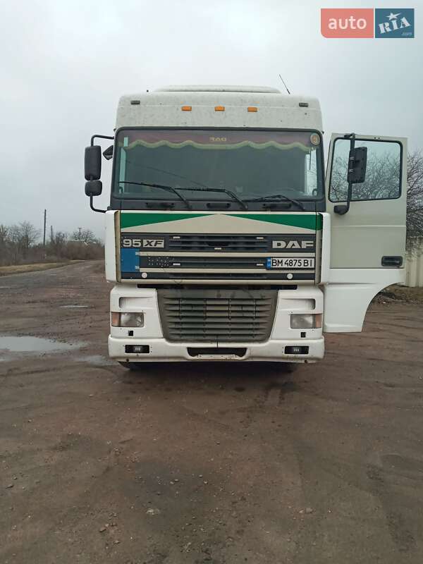 Тягач DAF XF 2001 в 