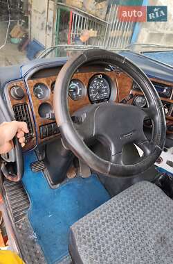 Тягач DAF XF 2000 в 