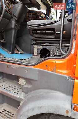 Тягач DAF XF 2000 в 