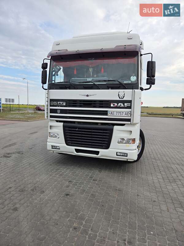 Тягач DAF XF 1998 в 