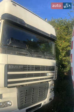 Тягач DAF XF 2004 в 