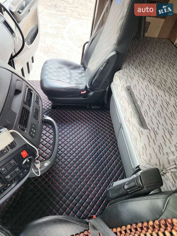 Тягач DAF XF 2014 в Ромнах