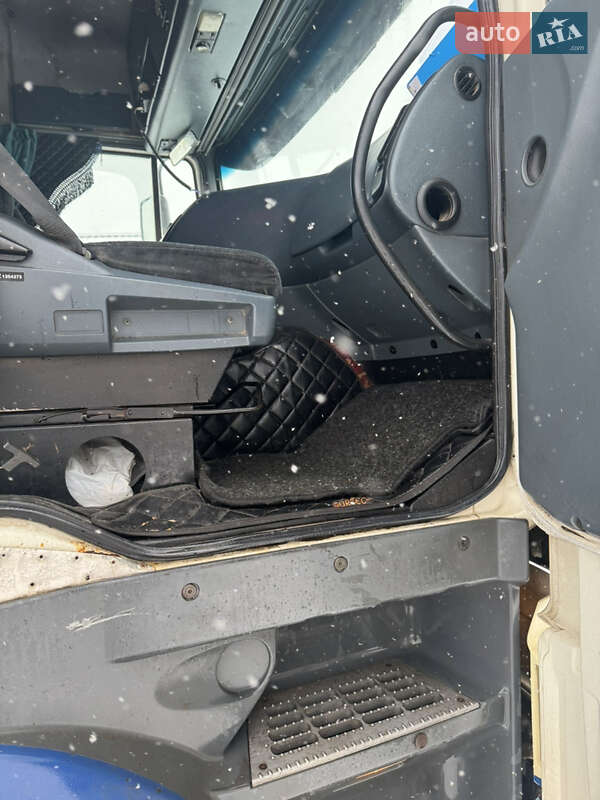 Тягач DAF XF 1999 в Староконстантинове