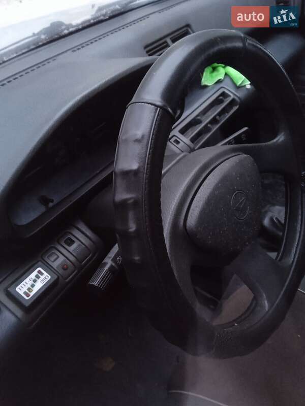 Седан Daihatsu Applause 1991 в Шептицькому