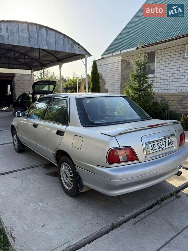 Лифтбек Daihatsu Applause 1999 в Днепре
