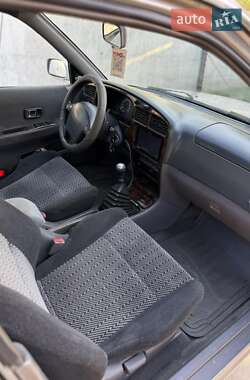Лифтбек Daihatsu Applause 1999 в 