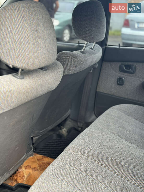 Седан Daihatsu Charade 1996 в Хмельницком