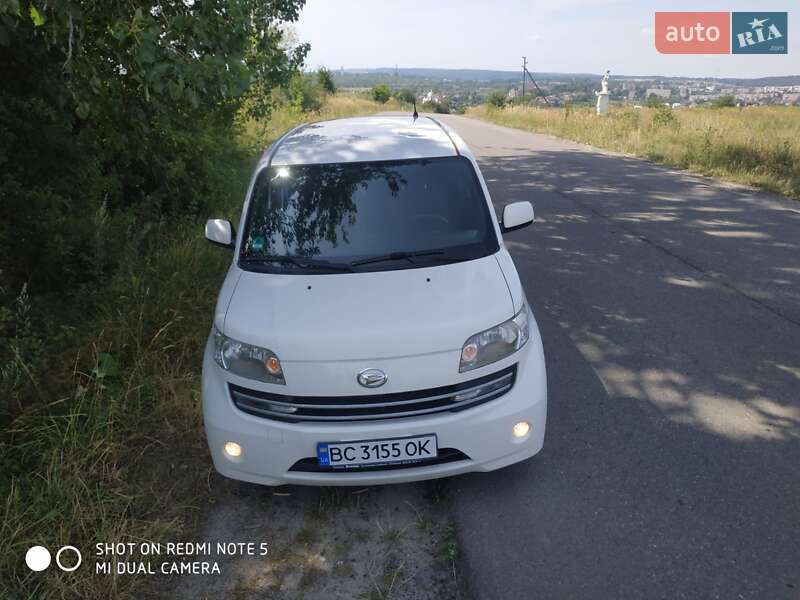 Седан Daihatsu Materia 2008 в Новом Роздоле