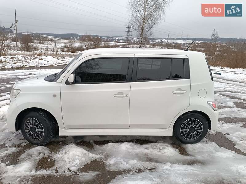 Седан Daihatsu Materia 2008 в Новом Роздоле