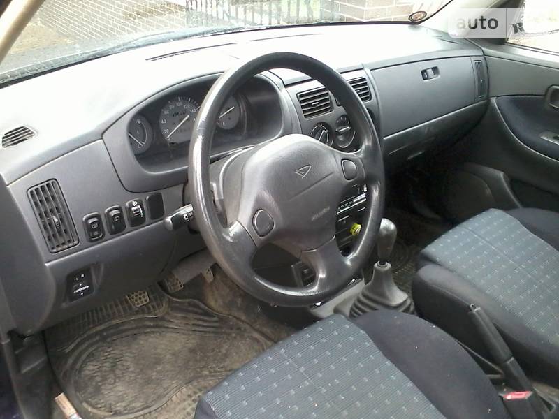 Хетчбек Daihatsu Sirion 2004 в Івано-Франківську