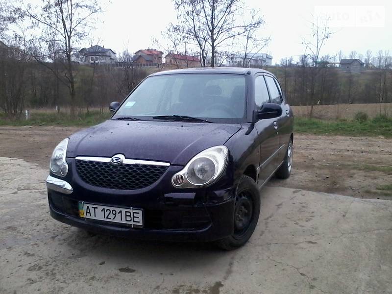 Хэтчбек Daihatsu Sirion 2004 в Ивано-Франковске