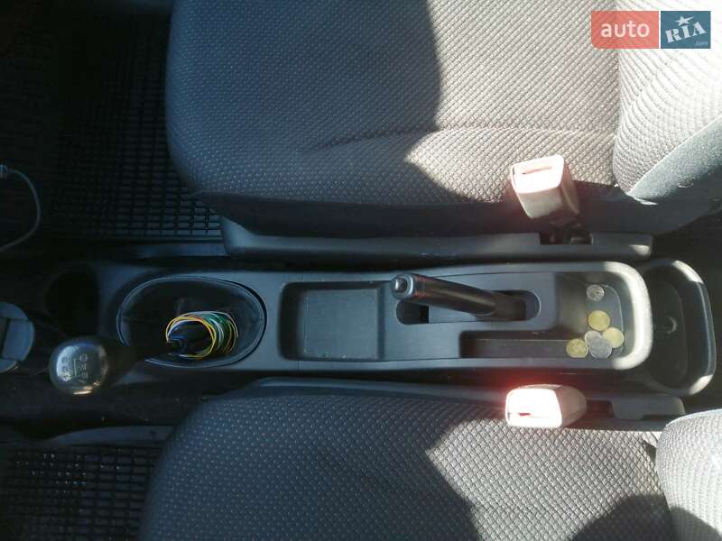 Хэтчбек Daihatsu Sirion 2005 в Киеве фото 20 Хэтчбек Daihatsu Sirion 2005 в Киеве