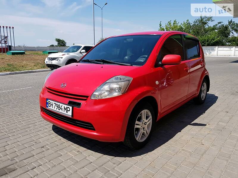 Хэтчбек Daihatsu Sirion 2006 в 