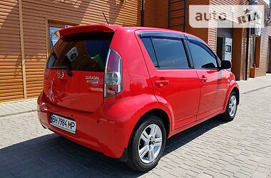 Хэтчбек Daihatsu Sirion 2006 в 