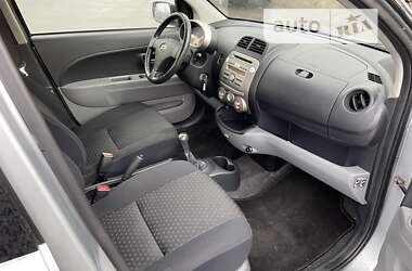 Хетчбек Daihatsu Sirion 2010 в 
