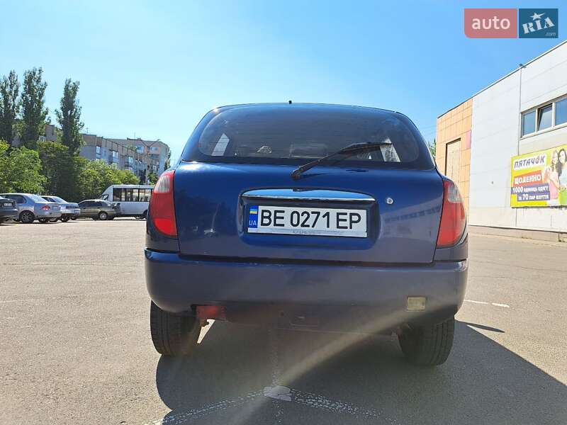 Хэтчбек Daihatsu Sirion 1999 в Николаеве