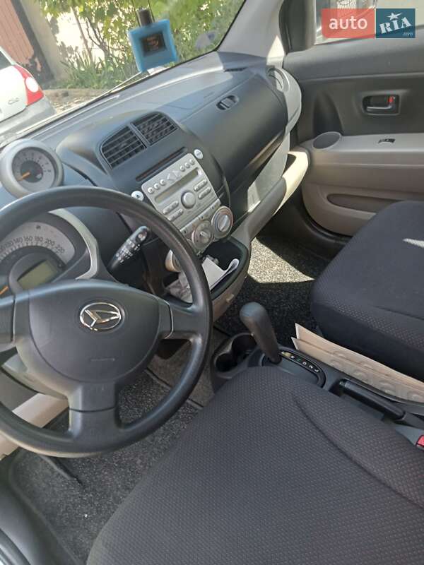 Хэтчбек Daihatsu Sirion 2005 в Ровно