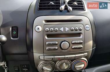 Хэтчбек Daihatsu Sirion 2008 в 