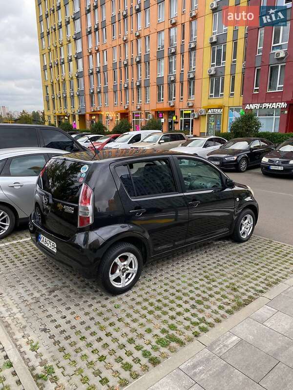 Хэтчбек Daihatsu Sirion 2008 в Киеве