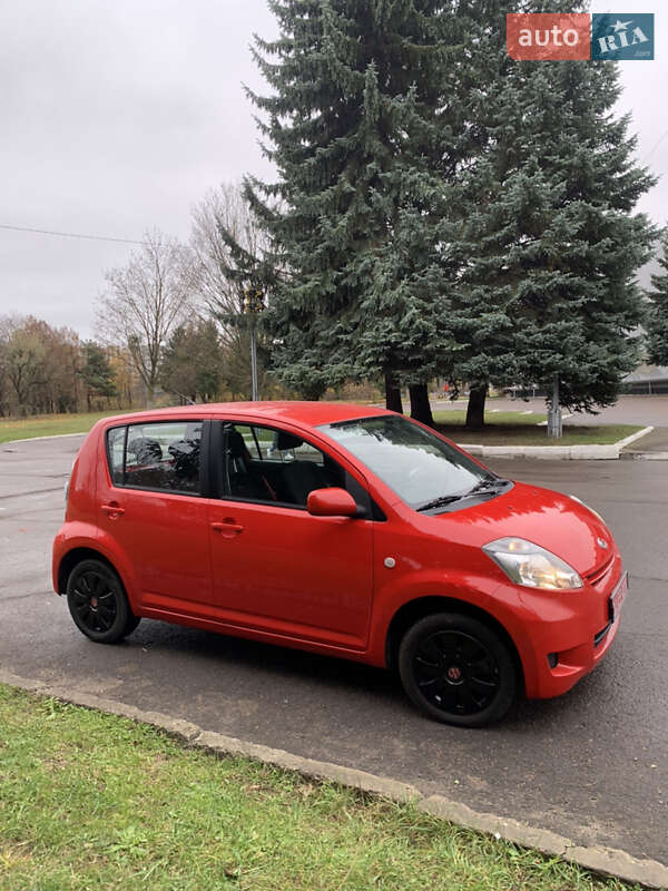 Хэтчбек Daihatsu Sirion 2010 в Ровно