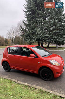 Хэтчбек Daihatsu Sirion 2010 в 