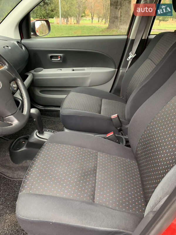 Хэтчбек Daihatsu Sirion 2010 в Ровно