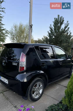 Хэтчбек Daihatsu Sirion 2006 в Черновцах