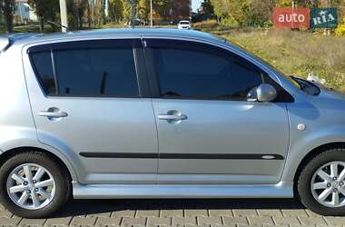 Хэтчбек Daihatsu Sirion 2007 в 