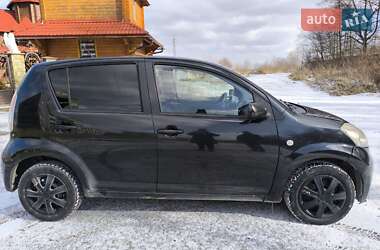 Хэтчбек Daihatsu Sirion 2007 в 