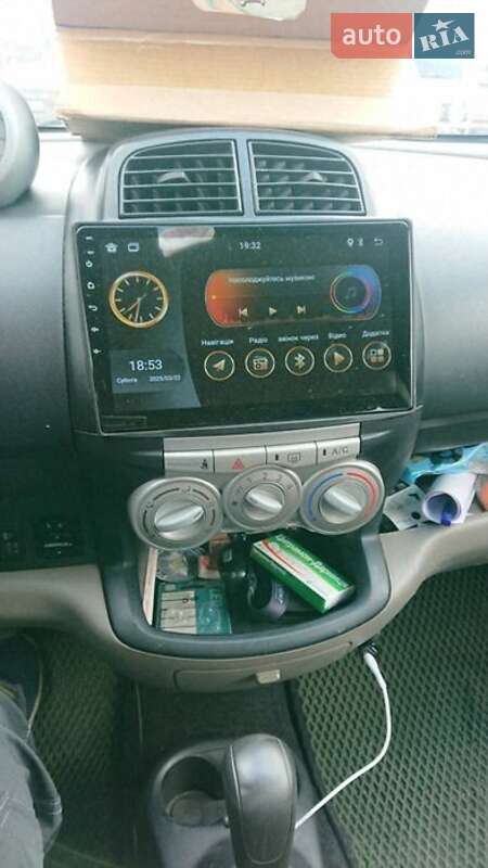 Хетчбек Daihatsu Sirion 2005 в Чугуєві