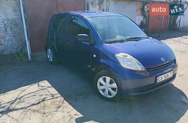 Хэтчбек Daihatsu Sirion 2006 в 