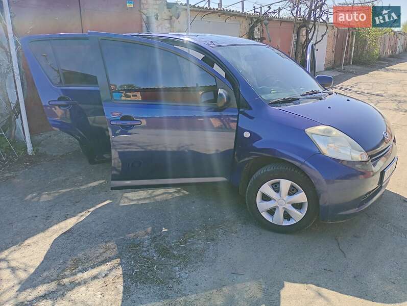 Хэтчбек Daihatsu Sirion 2006 в Миргороде