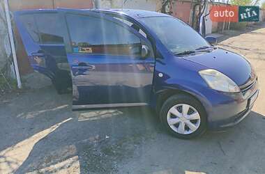 Хэтчбек Daihatsu Sirion 2006 в 