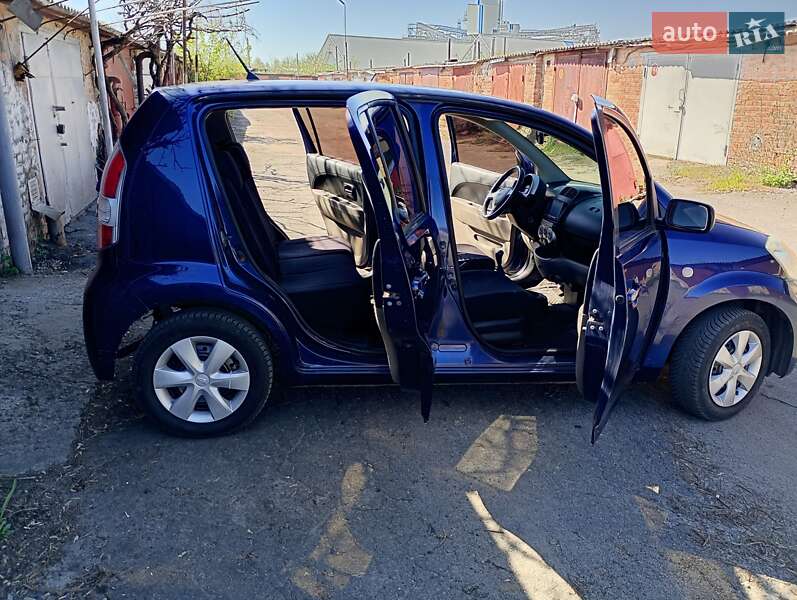 Хэтчбек Daihatsu Sirion 2006 в Миргороде