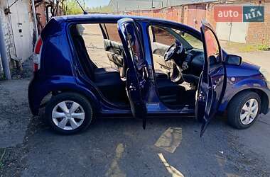Хэтчбек Daihatsu Sirion 2006 в 