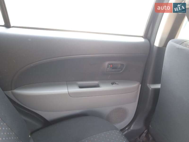 Хэтчбек Daihatsu Sirion 2010 в Тернополе