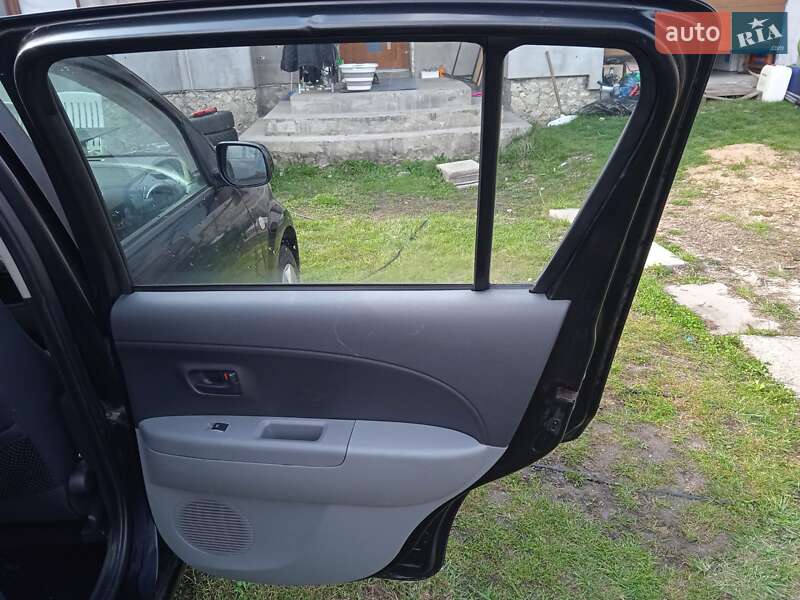 Хэтчбек Daihatsu Sirion 2010 в Тернополе