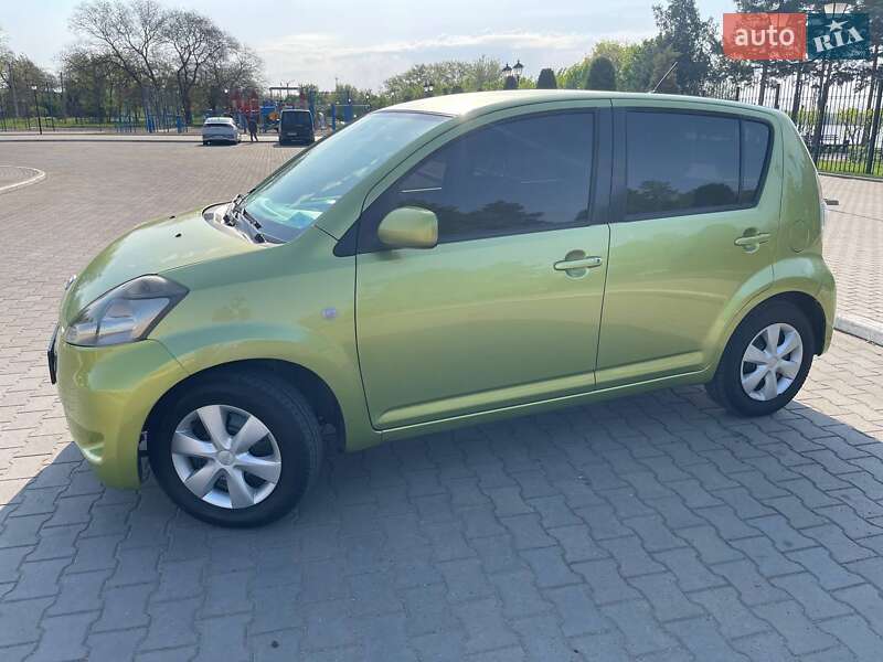 Хетчбек Daihatsu Sirion 2008 в Ізмаїлі